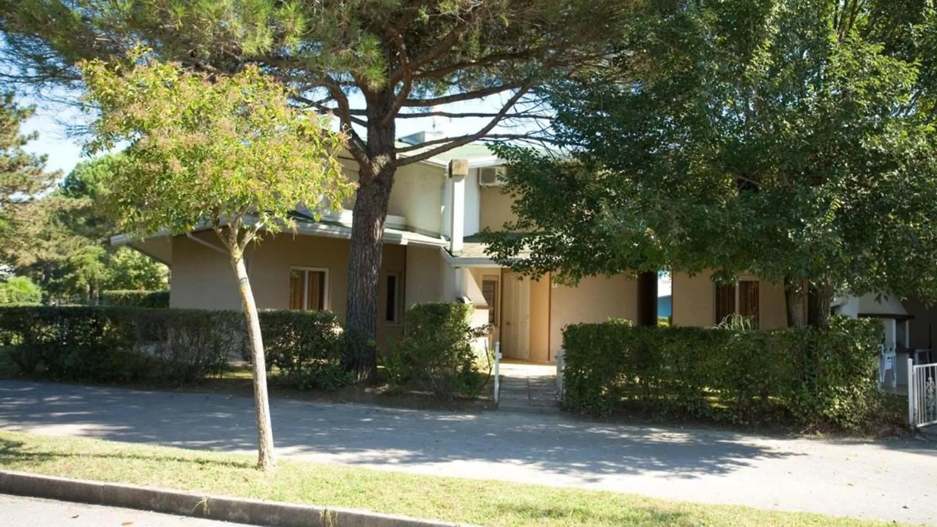 Terraced House In A Residence With A Pool Bibione